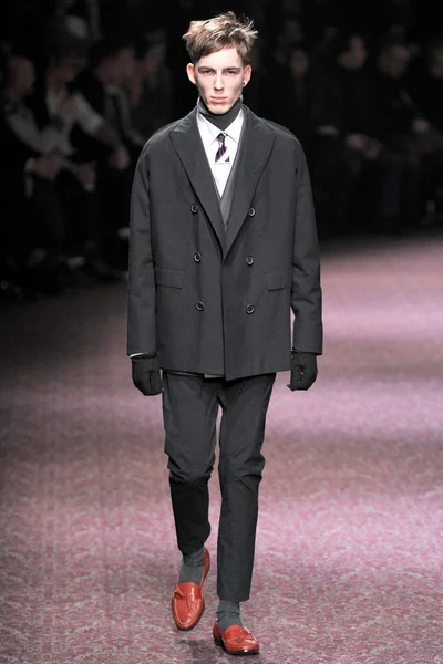 Look 3